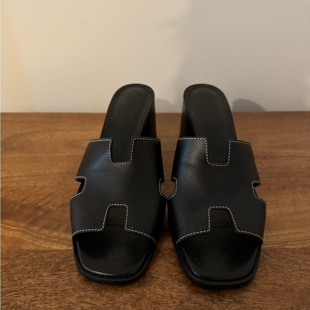 HERMES Helia Black Leather Women's Sandals (40)